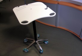 Pupitre opérateur mobile désinfectable avec plateau en résine de synthèse
