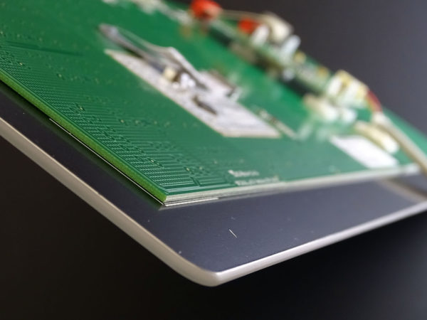 NX6000 : Le premier clavier tactile intégrable en panneau avec 103 touches et touchpad nettoyable et décontaminable - Faible encombrement