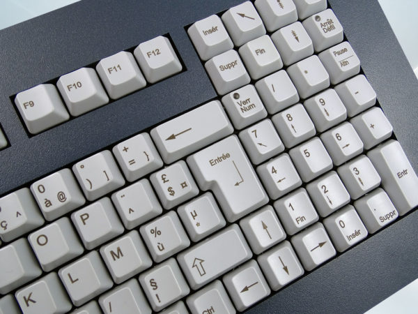 Clavier 105 touches ergonomique haute fiabilité intégrable en panneau par l'avant